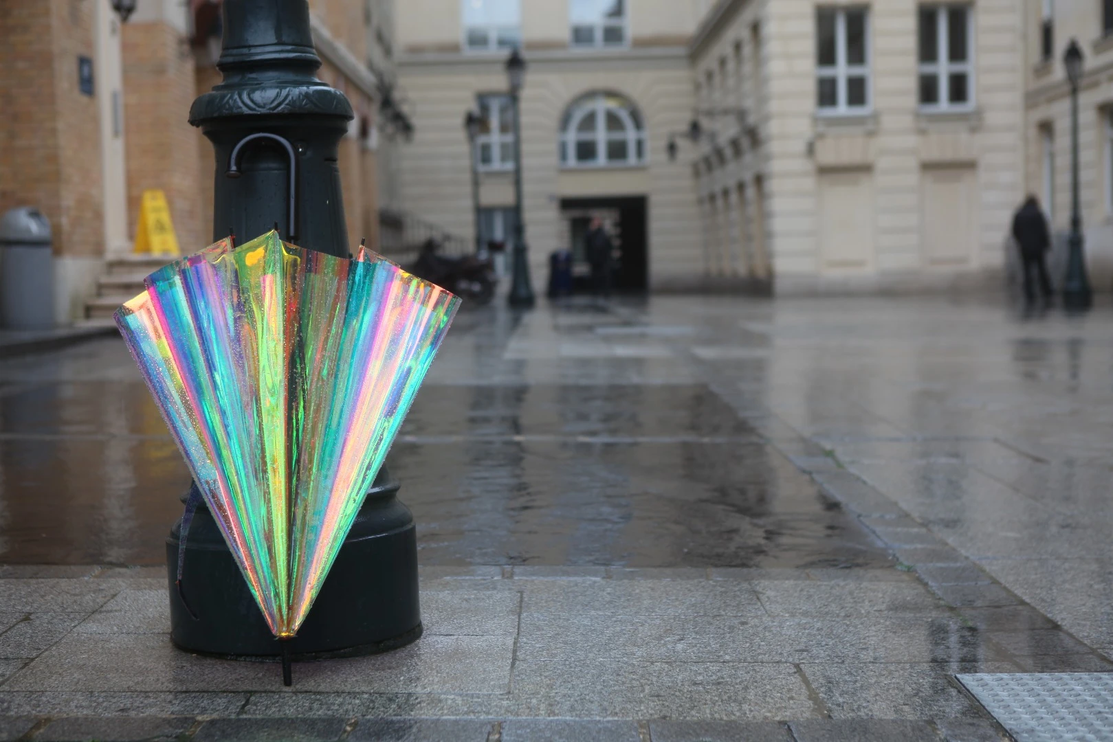 The oombrella comes in this shiny version, and white or black