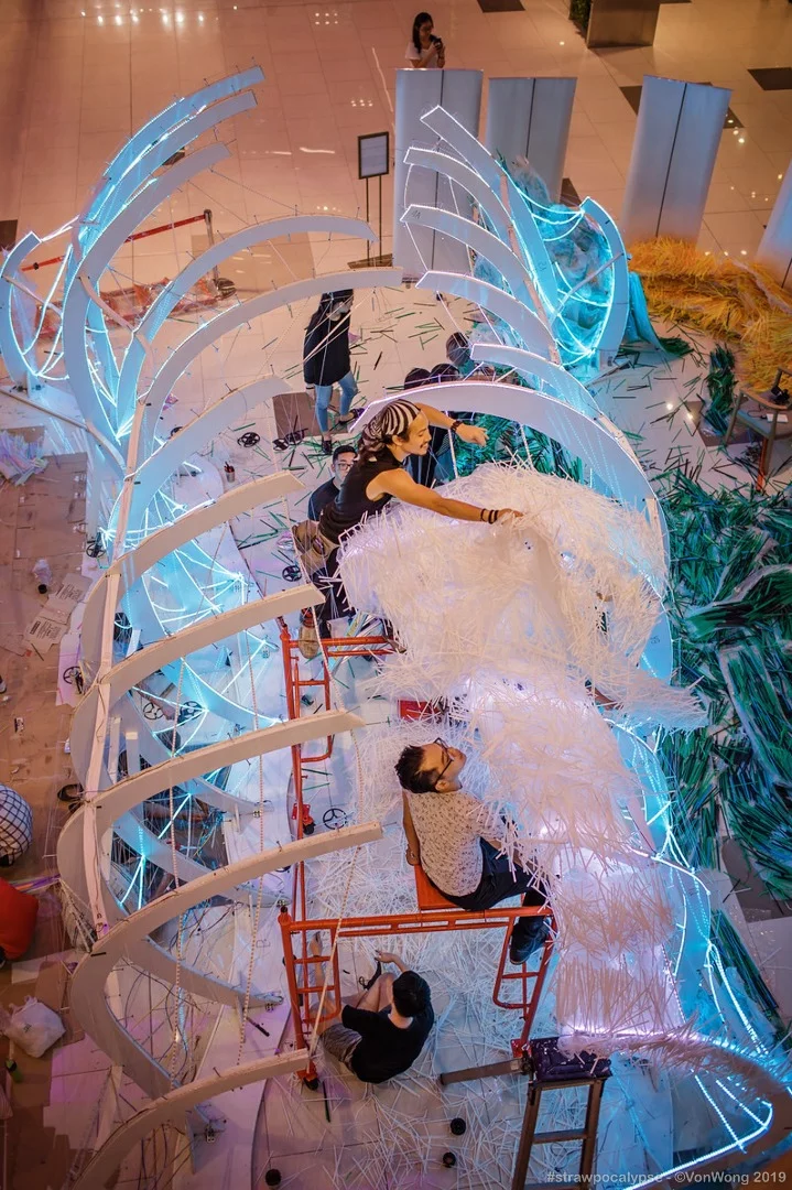 Von Wong had the help of hundreds of volunteers in putting together his Strawpocalypse installation