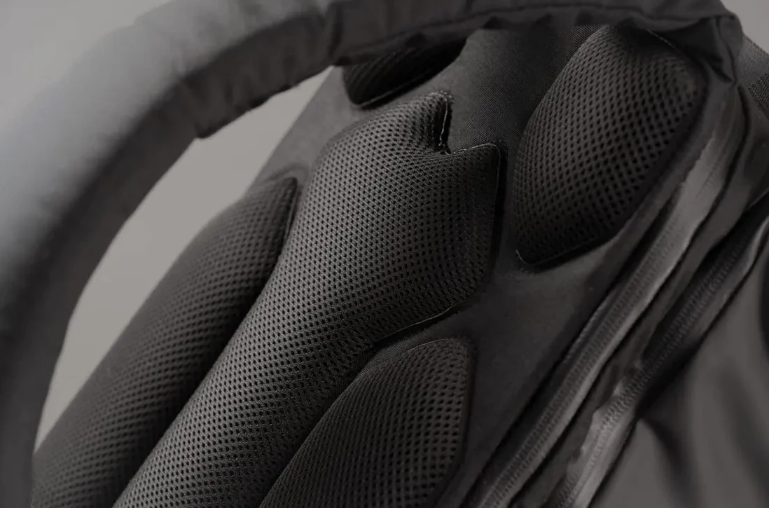 In & Motion shows a cushioned, breathable back panel