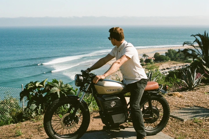 The '64 harks back to the old-school café racer aesthetic of the 60s