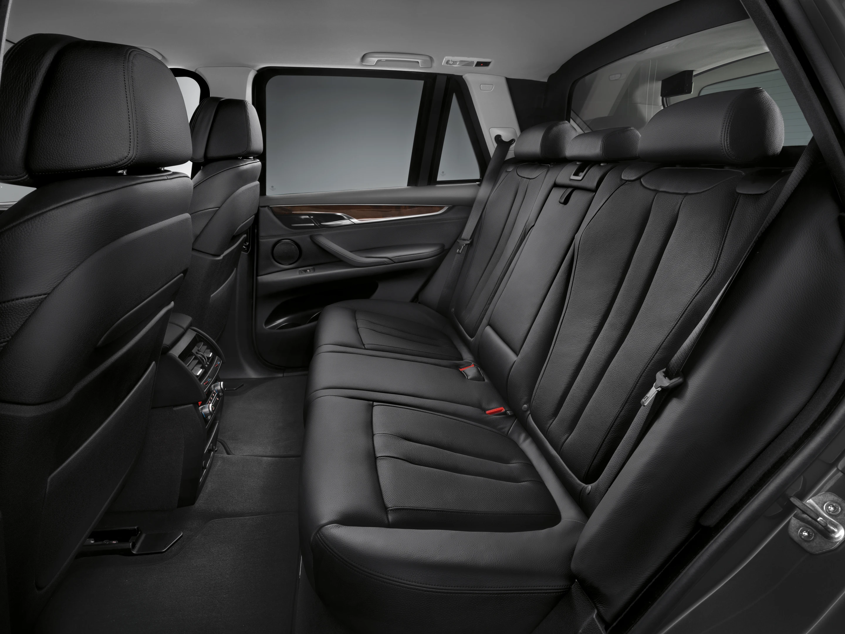 Backseat passengers are well looked after, with a ballistic rating of VR6