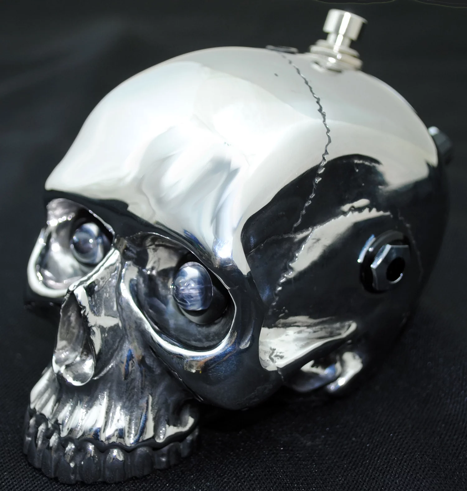 The new Skull Crusher benefits from a six stage analog preamp together with that useful 10dB boost