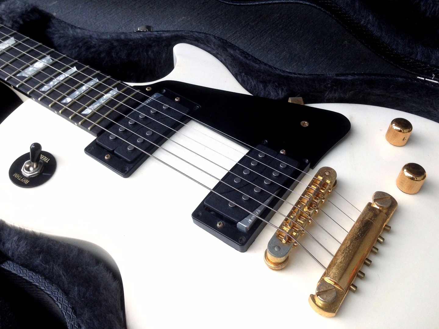 Rivet pickups have replaced the humbuckers of this Gibson Les Paul