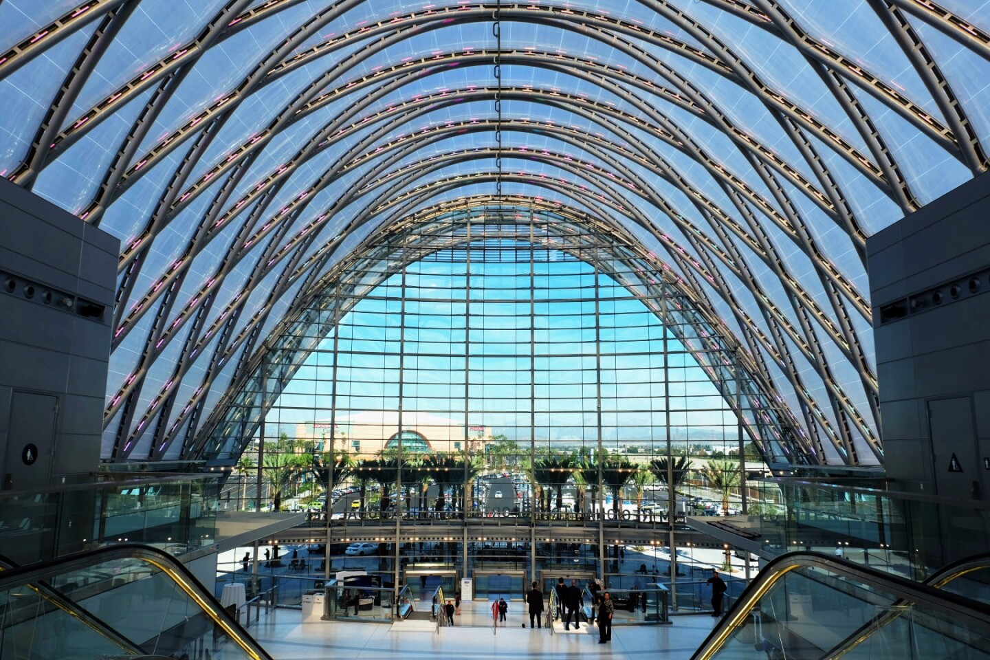Anaheim Regional Transportation Intermodal Center (ARTIC), Anaheim USA (by Thornton Tomasetti)