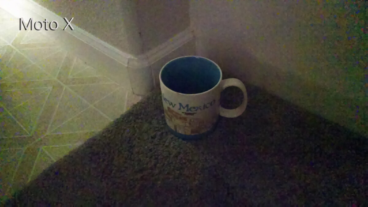 Moto X: dark room without flash