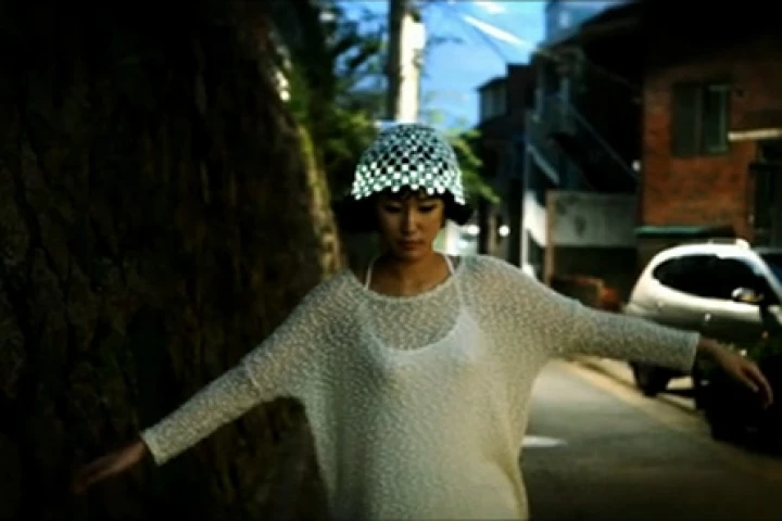 Gravity of Light is a 3D-printed hat with embedded LEDs that respond to the tilt of your head