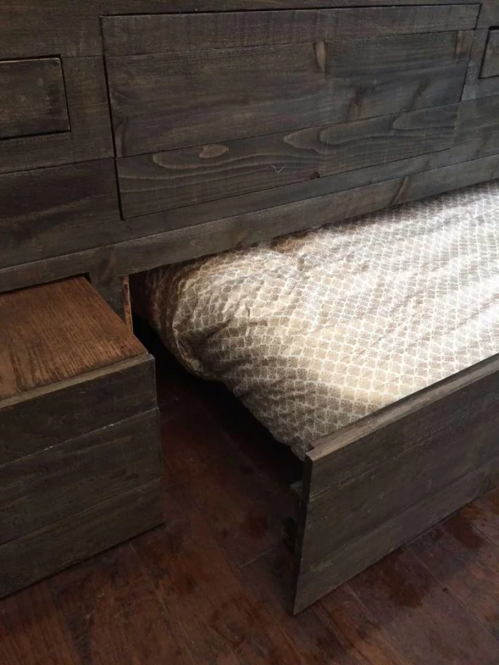 The Vintage Glam only has one bed and it is revealed by flicking a switch