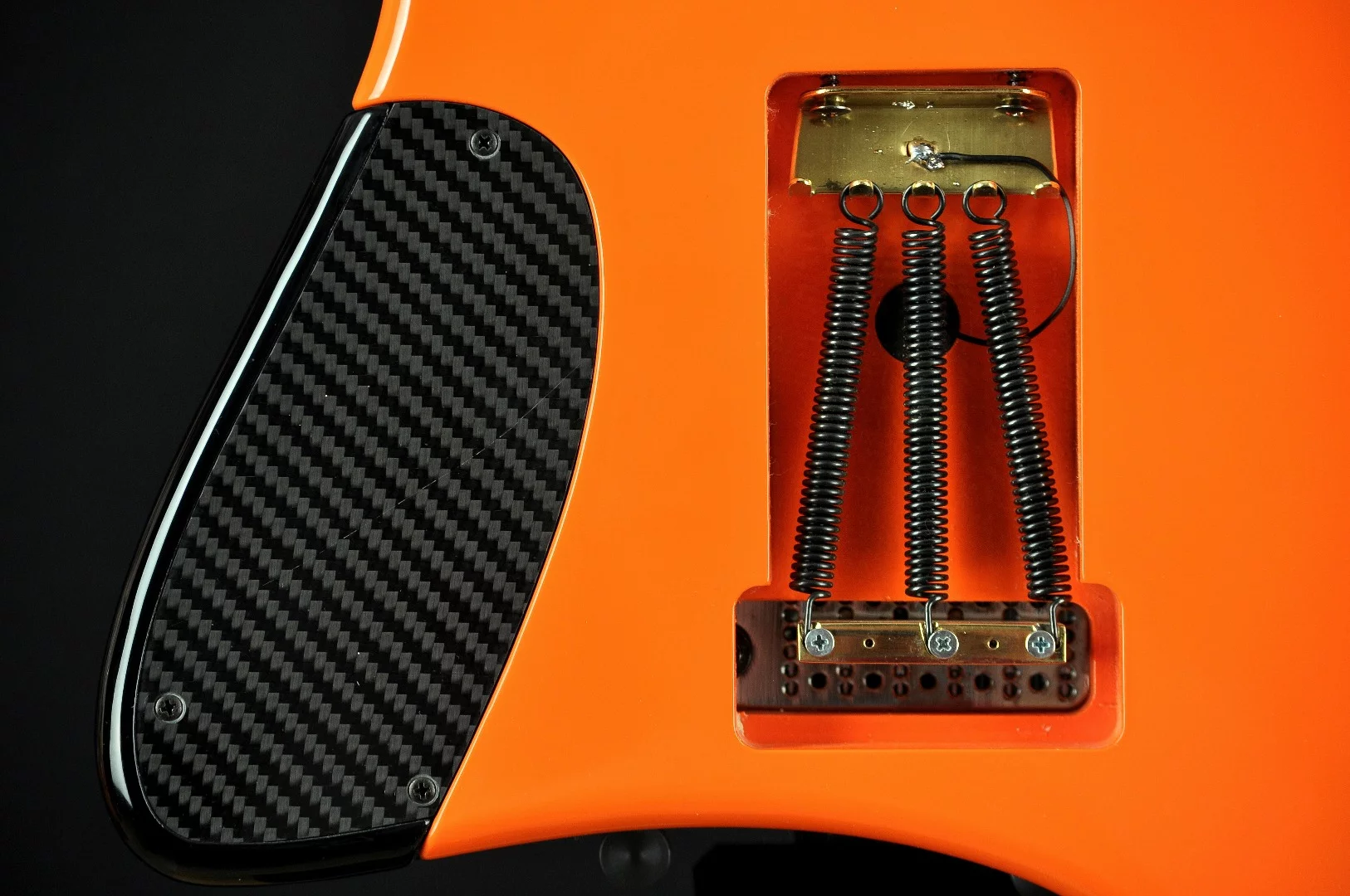 Springs to the rear keeping the dual axis tremolo bridge in check
