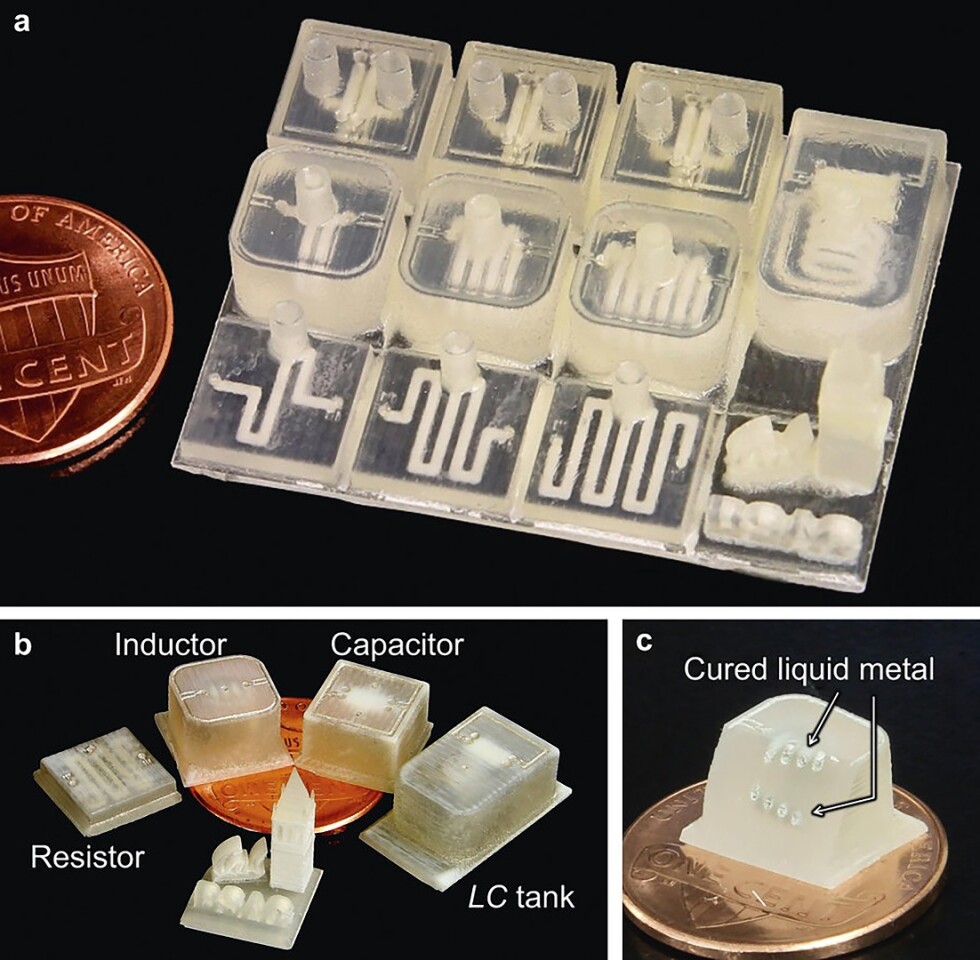 To create sensitive electronic components by means of 3D-printing, the UC Berkeley team fabricated polymer structures containing hollow microchannels and cavities