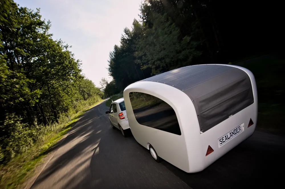 Sealander doesn't require any special license to tow it, neither to sail it in Germany