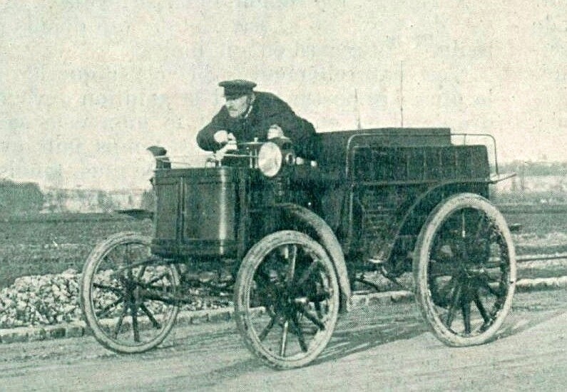 Belgian Camille Jenatzy challenged Count Gaston de Chasseloup-Laubat to a run-off at Achères (France) on 17 January 1899, running 41.42 mph (66.27 km/h) and breaking the first speed record.