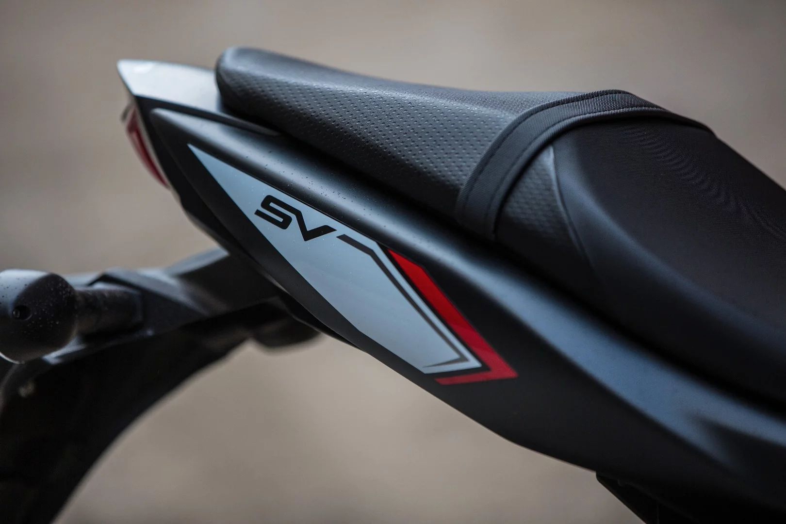 Suzuki SV650: slim tail section and... Not the most accommodating pilllion seat we've ever seen