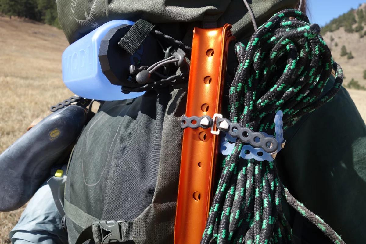 Lashing gear to a pack with MODL straps