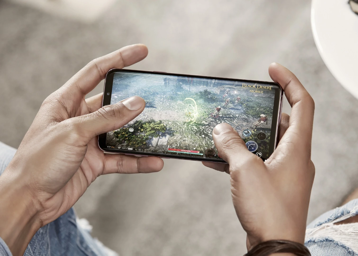The new "unbreakable" screen from Samsung may make it into the 2019 successor to the Galaxy S9, shown here