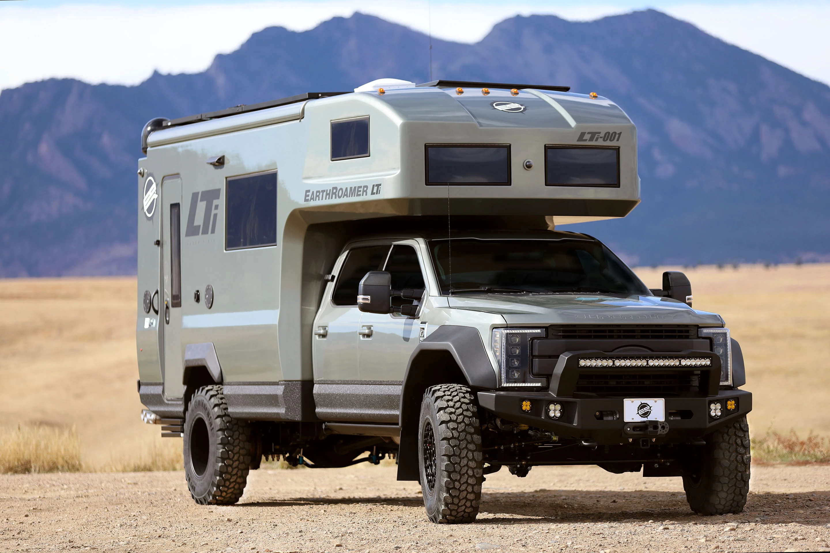 EarthRoamer isn't simply adding the XV-LTi to its lineup, it's replacing the XV-LTS with the newly developed carbon fiber model