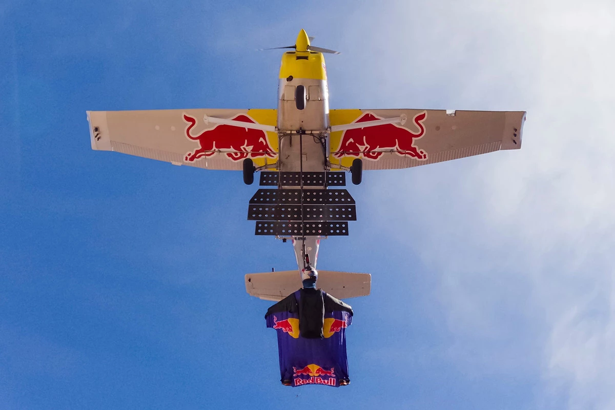Manow hooked up to Aikins' plane above Hell Hole Bend