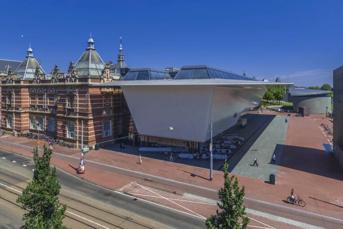 Stedelijk Museum's hulking "bathtub" extension (Photo: John Lewis Marshall and Jannes Linders)