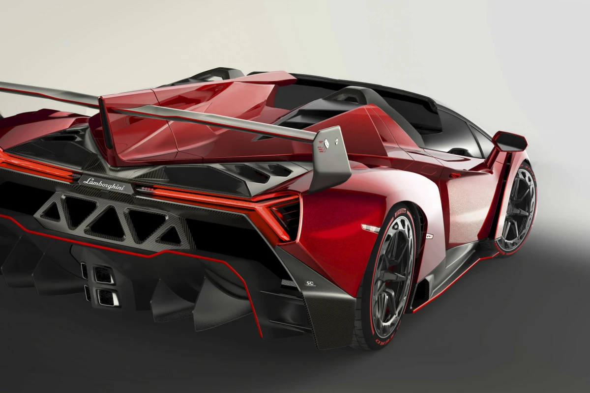 Performance figures of 0-60 mph (96 km/h) in 2.9 seconds and a top speed of 355 km/h (220 mph) will ensure the Roadster keeps pace with the coupe