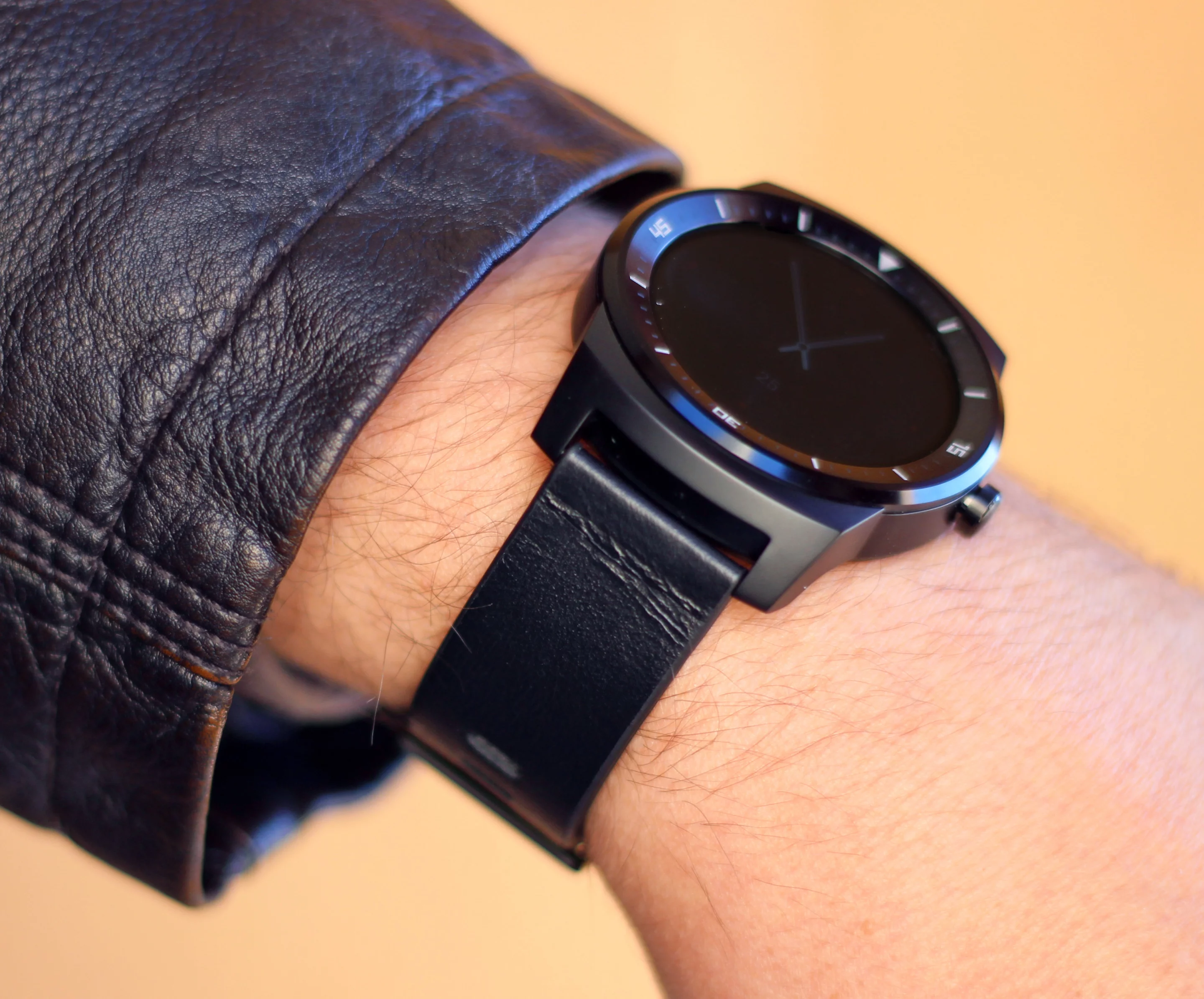 The G Watch R is only sold in black (Photo: Will Shanklin/Gizmag.com)