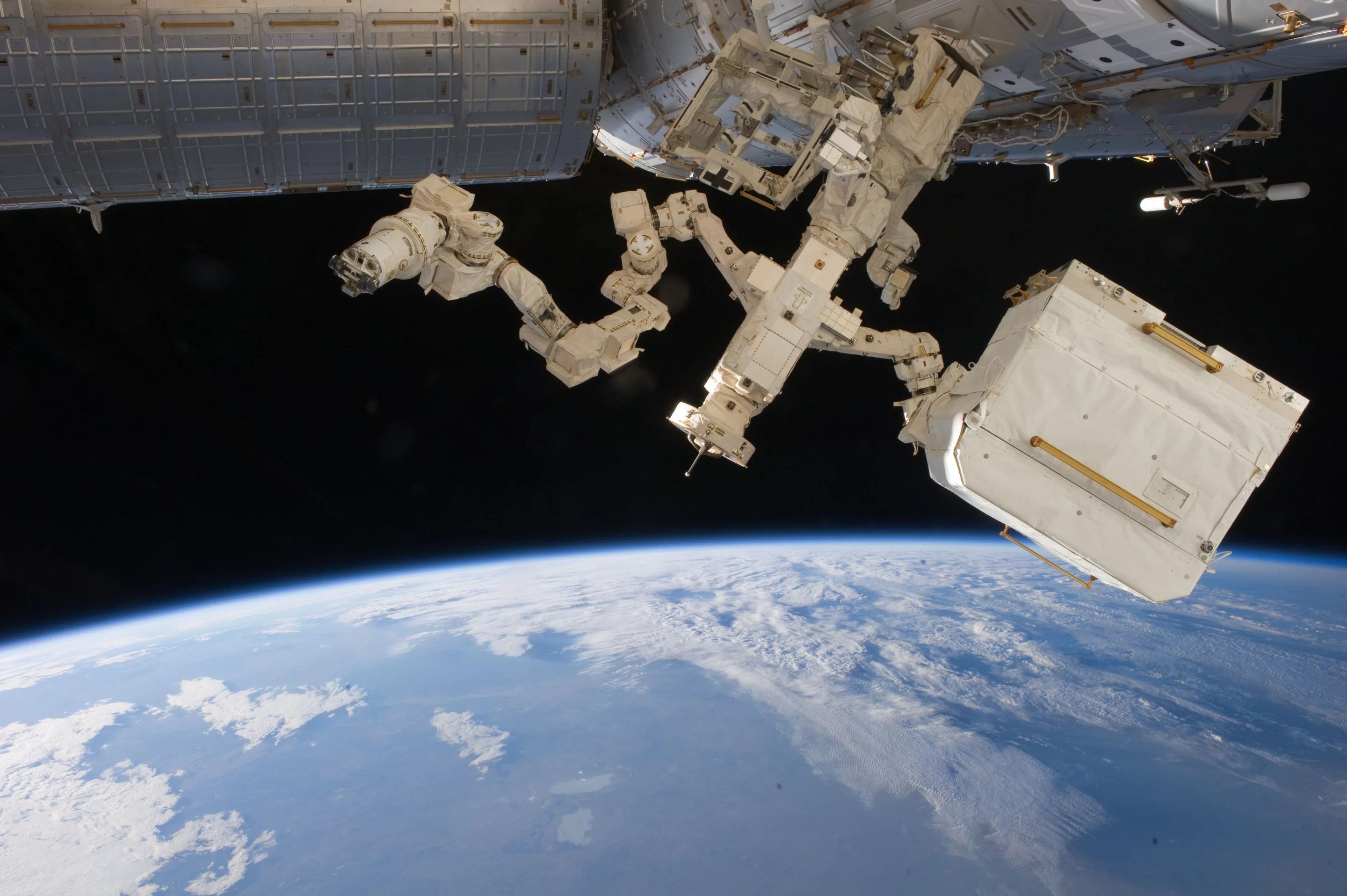 Dextre on the ISS (Image: NASA)