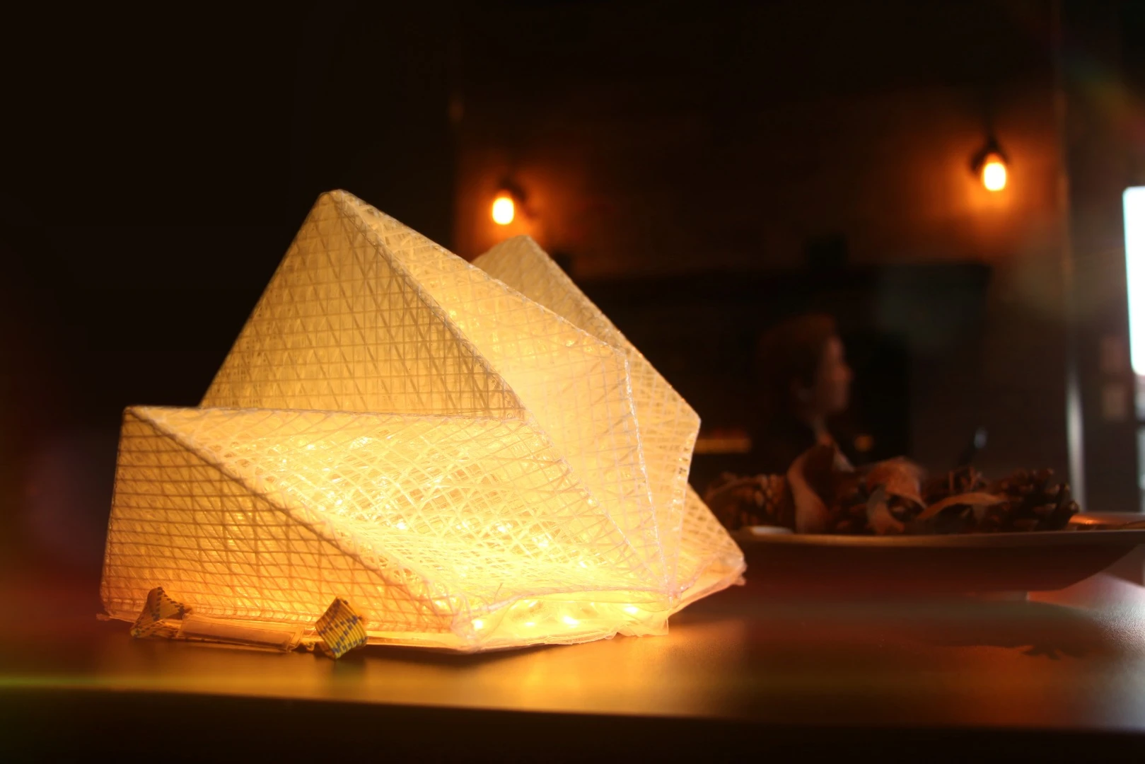Qwnn is currently seeking funding on Indiegogo, where pledges start at US$65 for individual lanterns