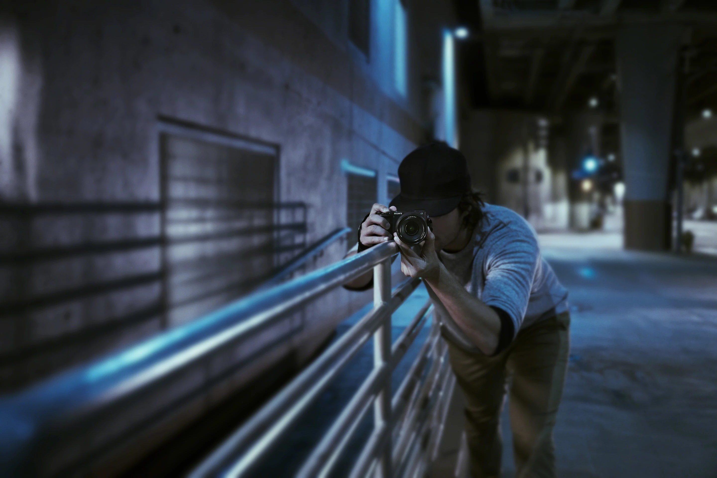 The Alpha 6600 has low-light-friendly ISO100 to 32,000 sensitivity, which can be expanded to ISO50-102,400