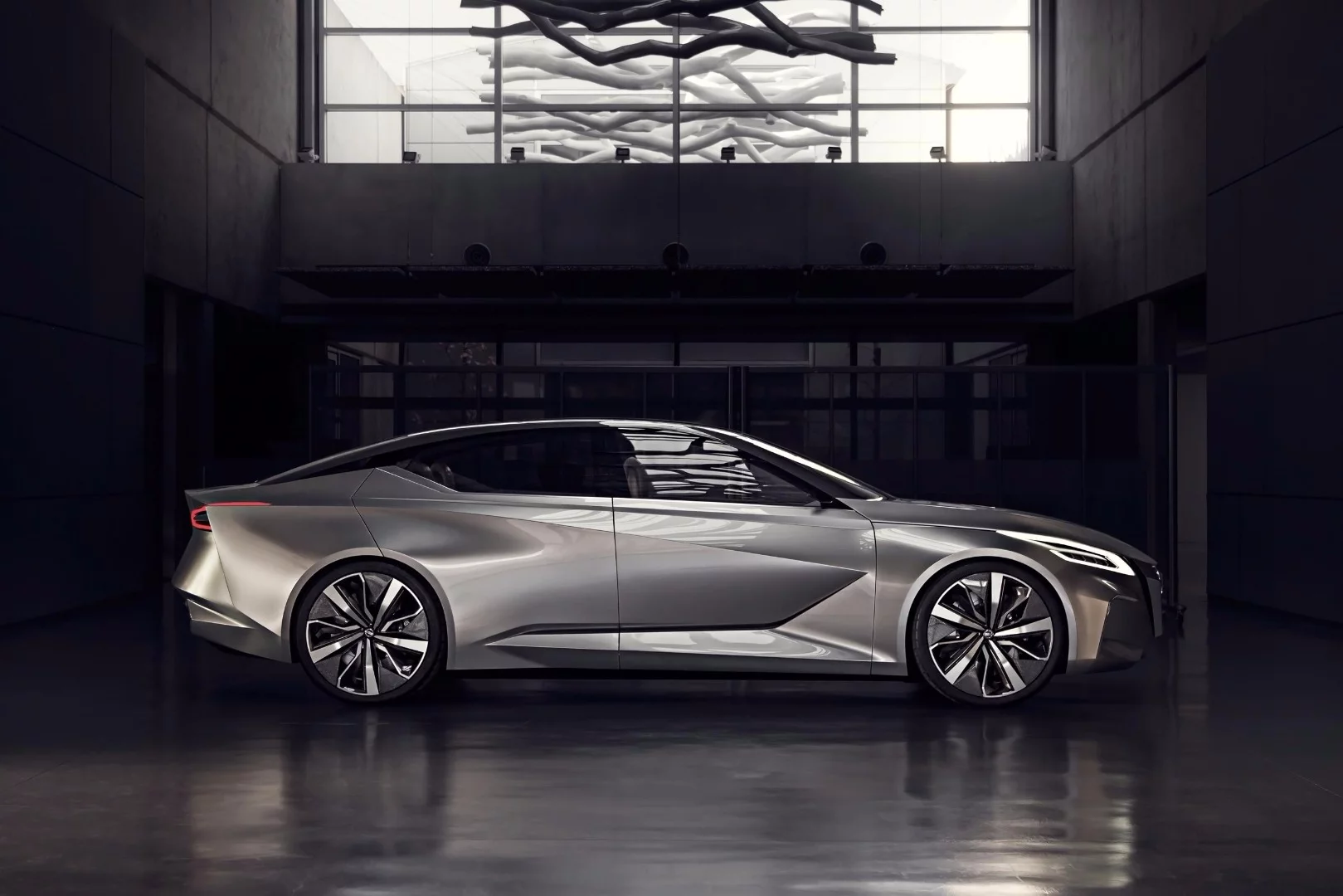 The implied weightiness of the car is made possible by the thin-pillared, “floating roof” design that takes the current-generation Maxima’s look and carries it into a new realm