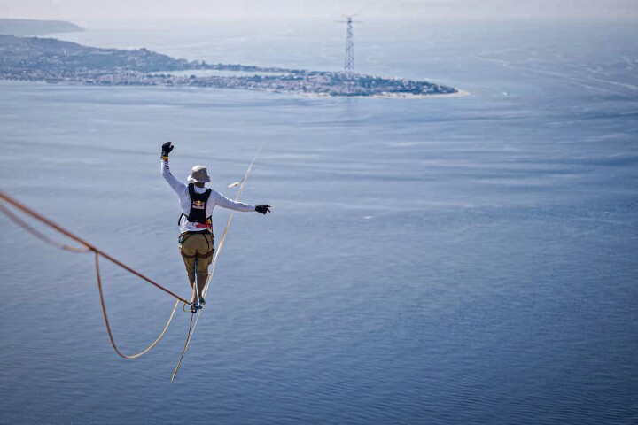 Jaan Roose attempting the slackline world record, over 800 ft (244 m) above the Messina Strait