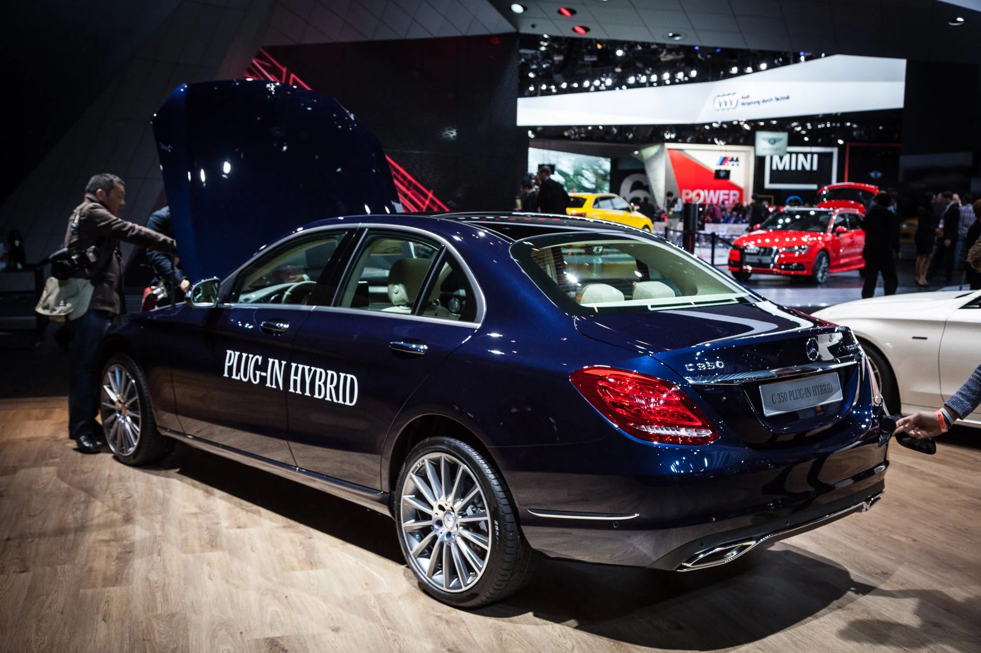 The C-Class' sleek styling is unchanged for the hybrid version (Photo: Loz Blain/Gizmag.com)