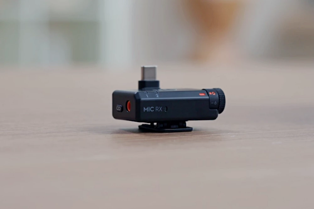 The Mic Mini comes with omnidirectional recording, which means that the receiver can work with two microphones simultaneously, either as separate channels or with the two of them mixed together
