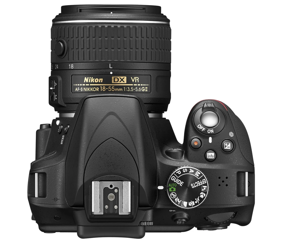The new AF-S DX NIKKOR 18-55-mm F3.5-F5.6G VR II kit lens is smaller than previous versions thanks to a retractable lens mechanism