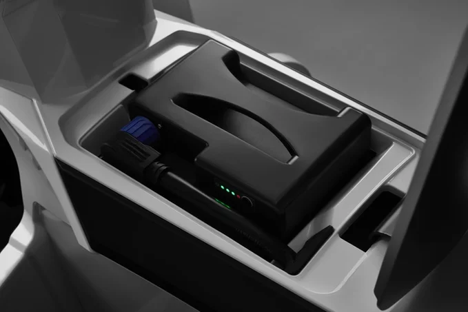 The battery pack weighs 9 kg