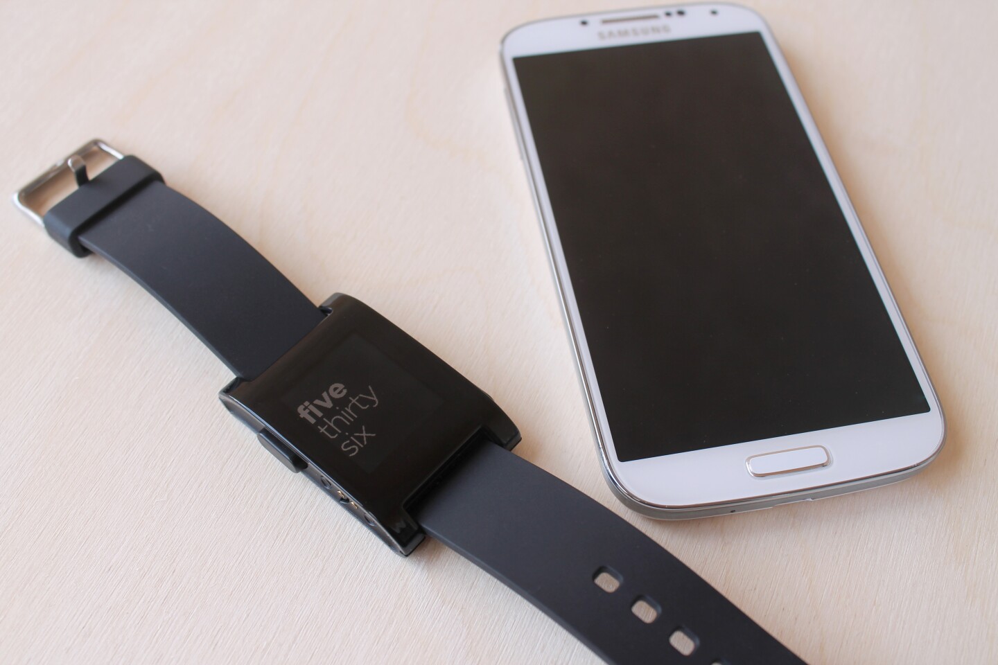 The Pebble smartwatch with a paired GS4