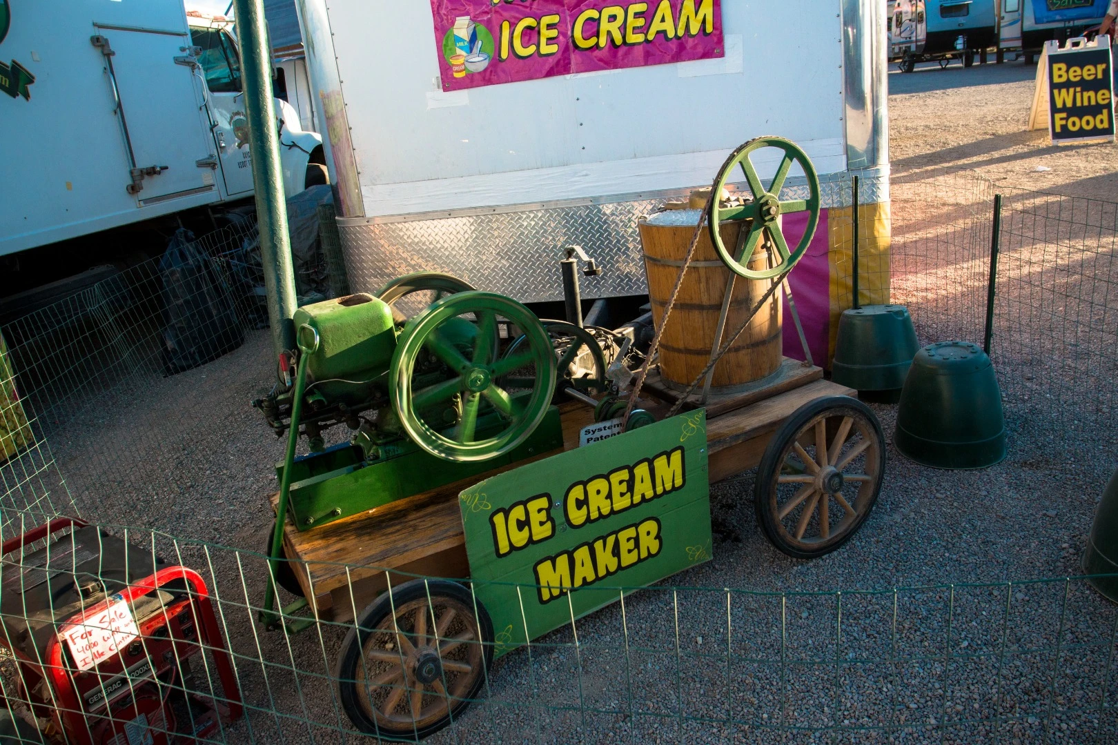 We spied this old-school ice cream maker in a quiet corner at Quartzite