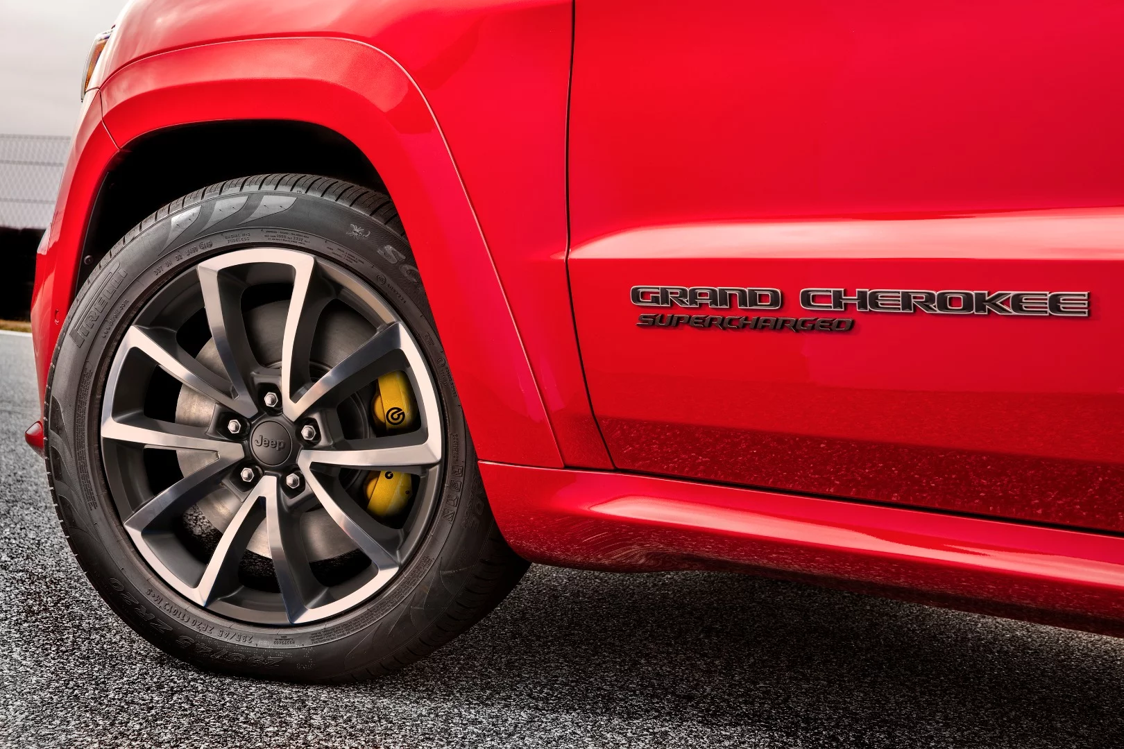 Big Brembo brakes in the Jeep Grand Cherokee Trackhawk help keep things under control