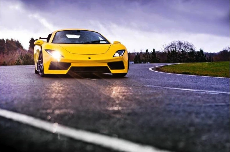 The AF8 uses a pair of bi-xenon headlamps