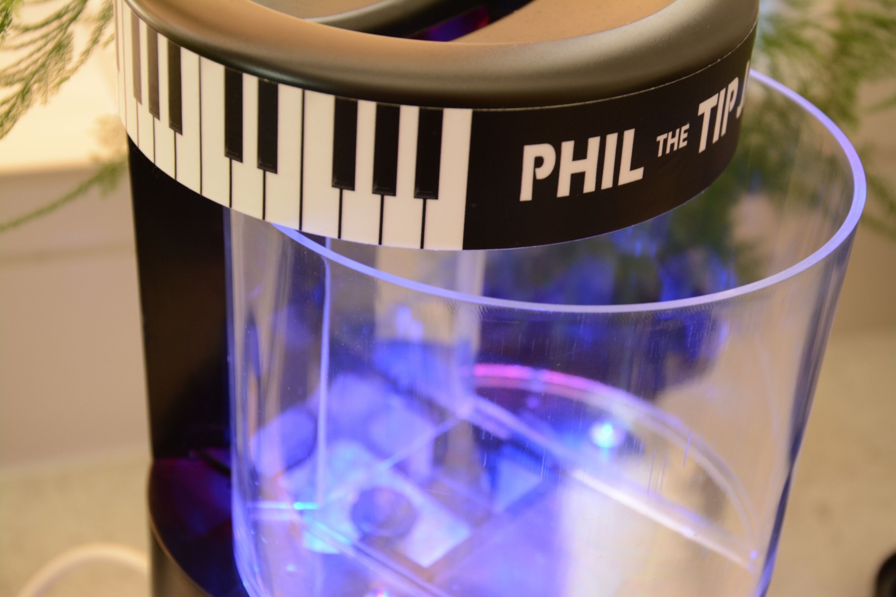 Review Phil the Tip Jar, a carddispensing tip jar for musicians