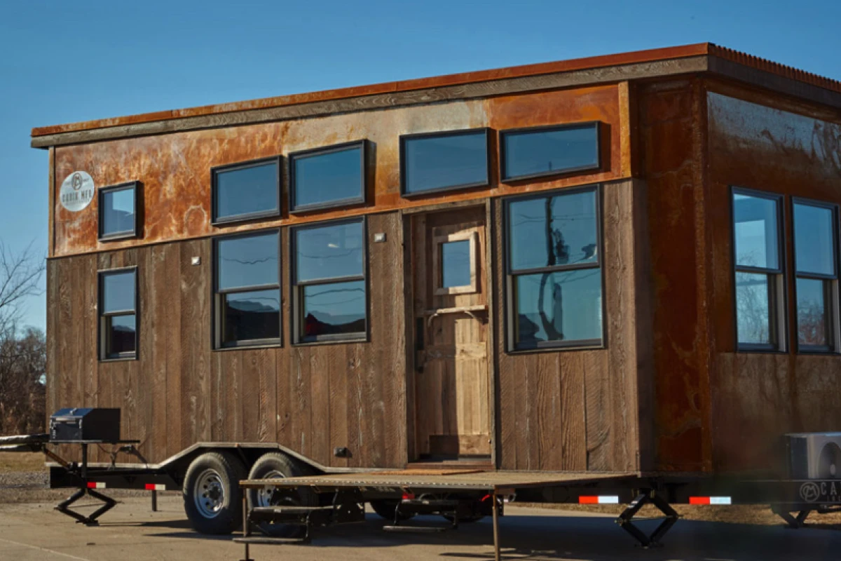 The tiny hunting cabin measures 8.6 x by 24 ft (2.62 x 7.3 m)