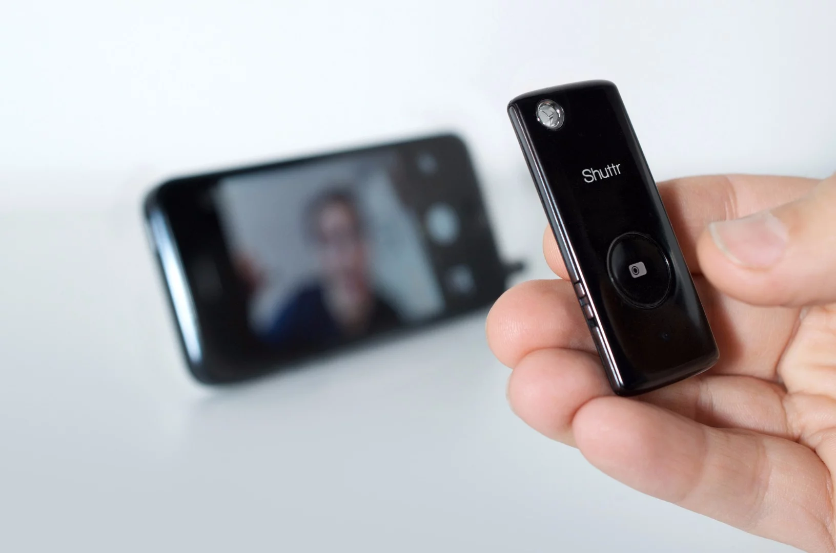 The Muku Shuttr wireless Bluetooth remote costs $40