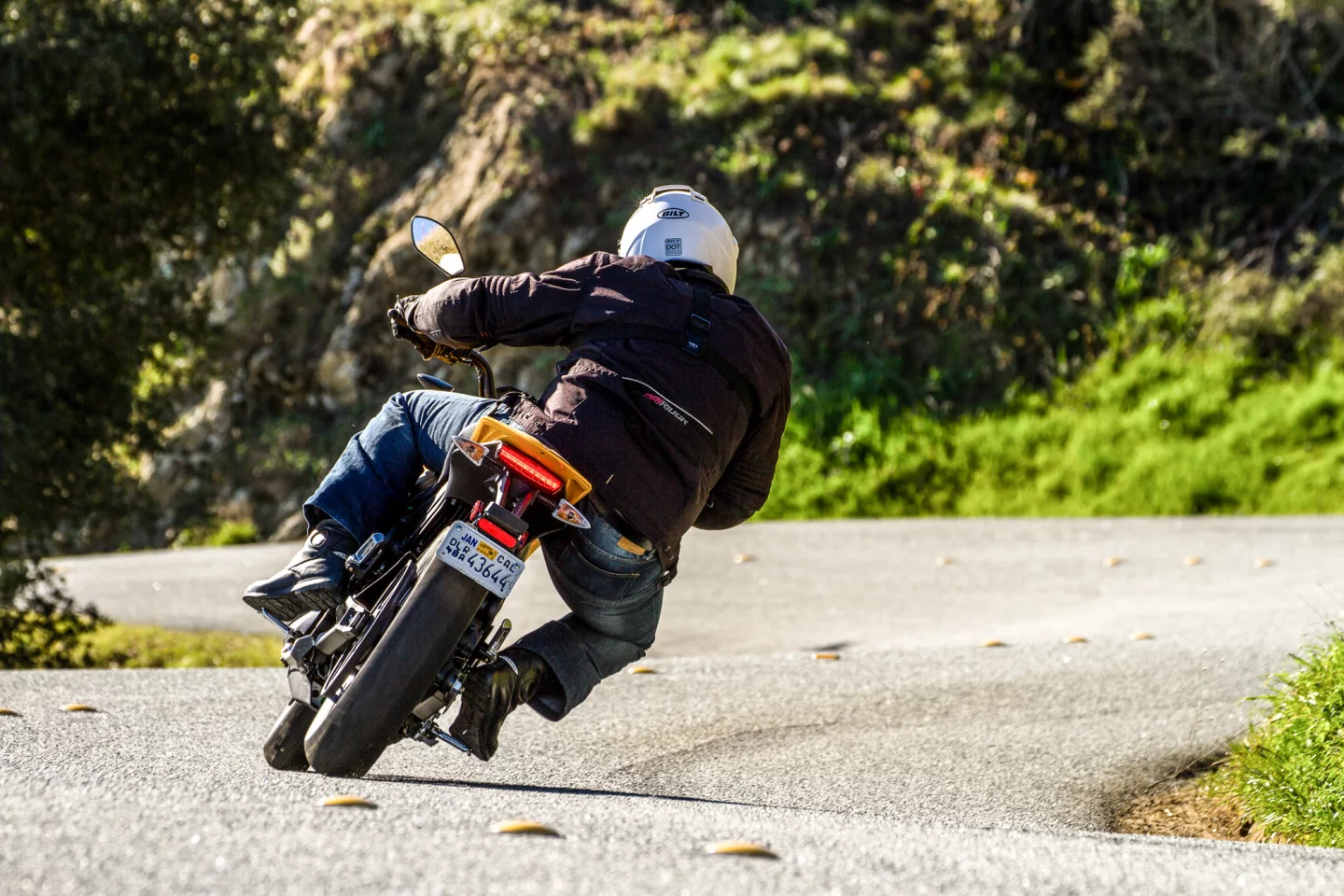 2015 Zero S - Pirelli Sport Demon tires give it genuine thrashing ability (Photo: Joe Salas/4theriders.com)