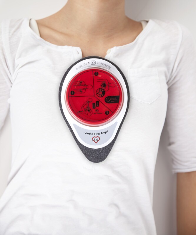 The shape of the Cardio First Angel helps to correctly position it
