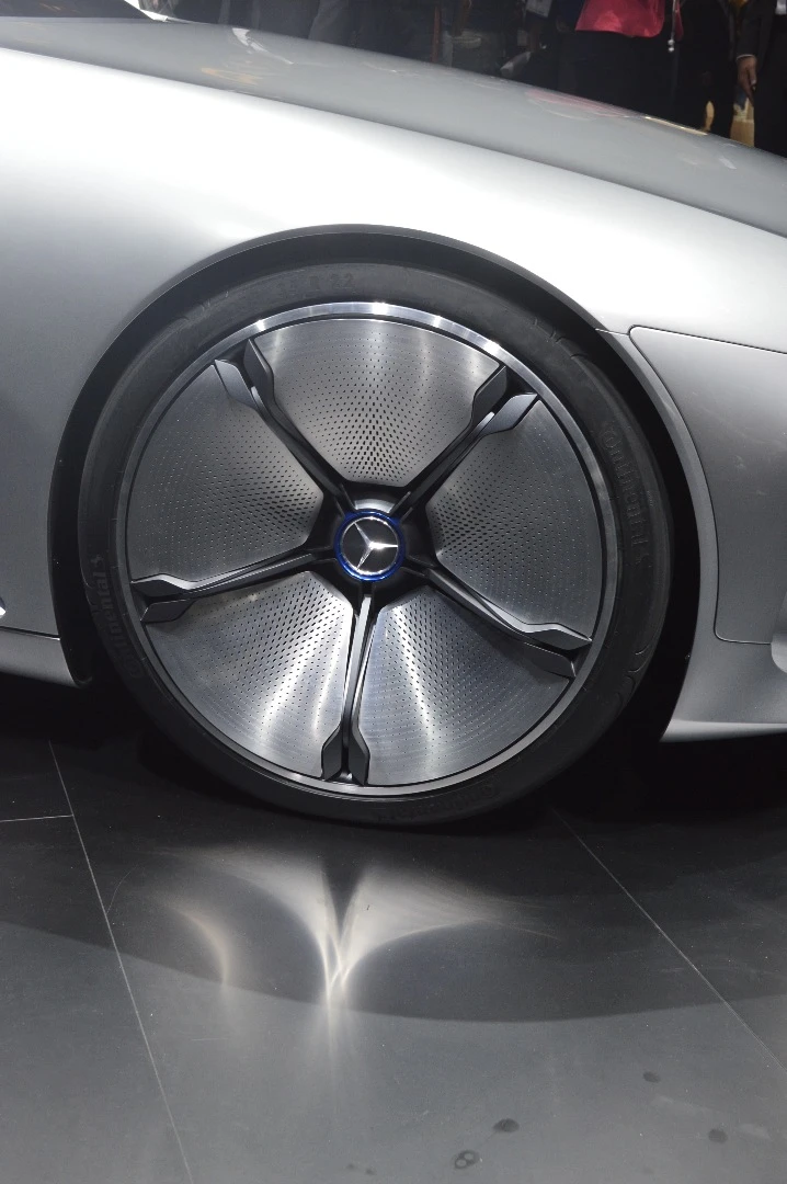 On the move, the wheels flatten out for better aerodynamics