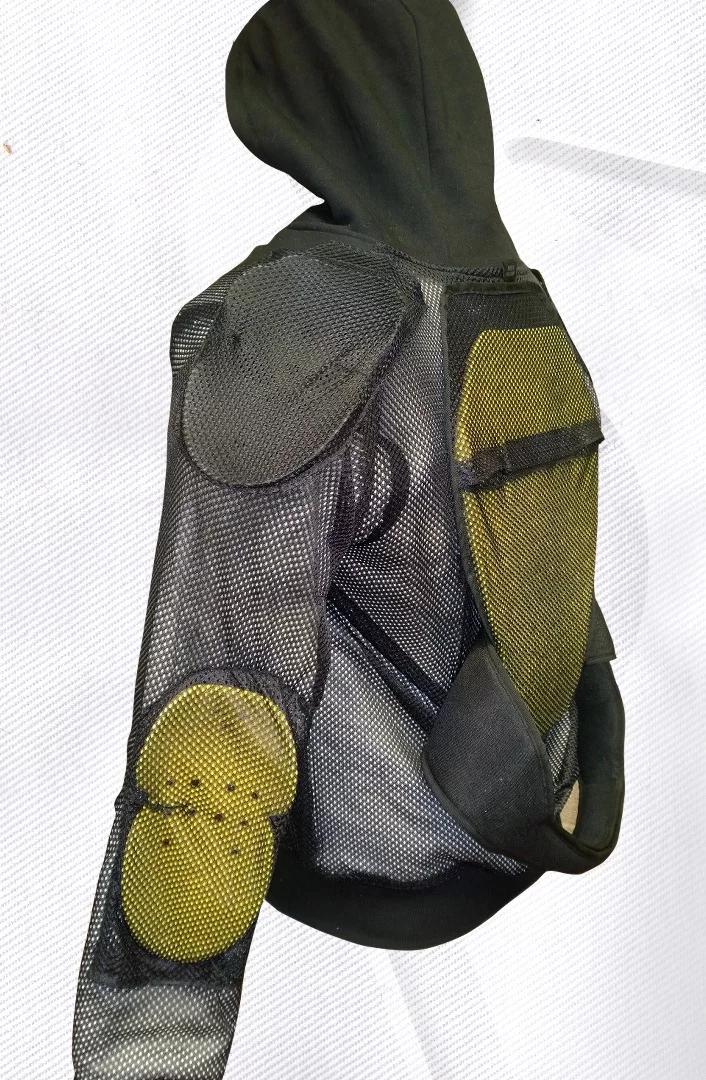 Armor and mesh lining covering the Covec material inside a Bull-it Jeans armored hoodie