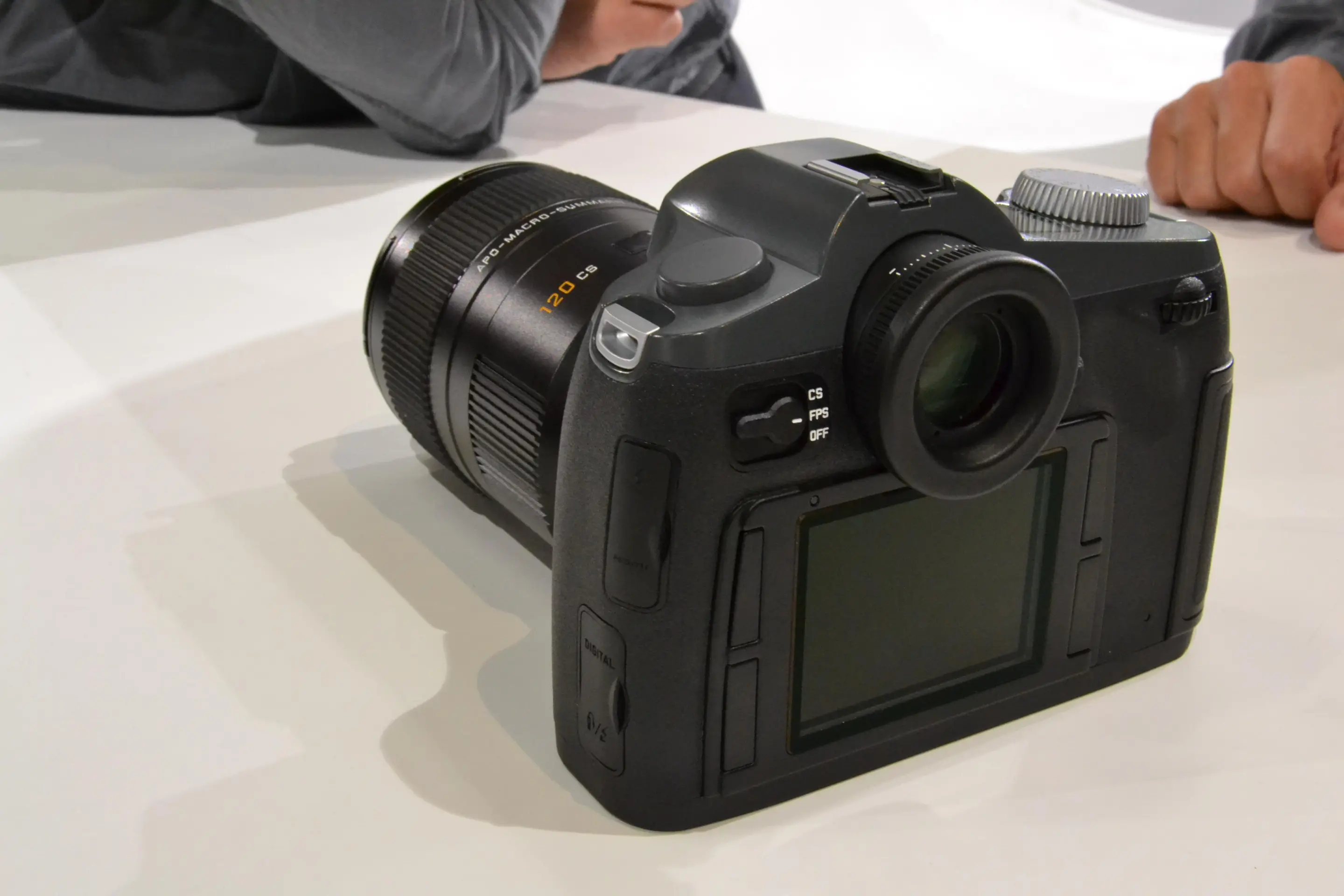 The Leica S-E has an ISO range of 100 to 1,600 which is wide for a CCD medium format camera (Photo: Paul Ridden/Gizmag)