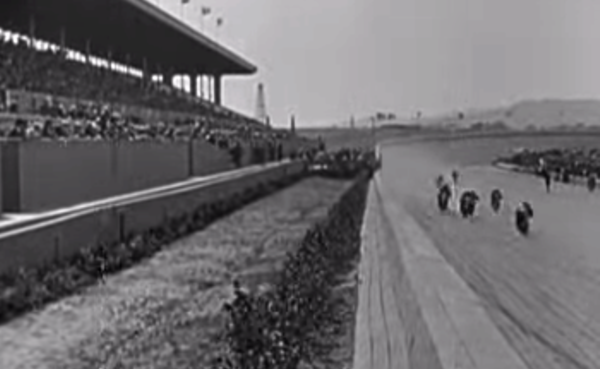 A screen grab from a very informative video about Board Track Racing in 1920. Be sure to watch the video at the foot of the page too.