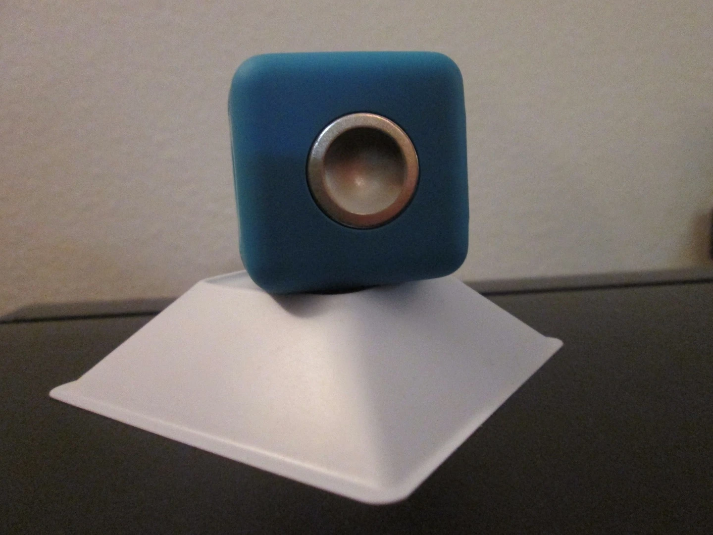 The Polaroid Cube magnet