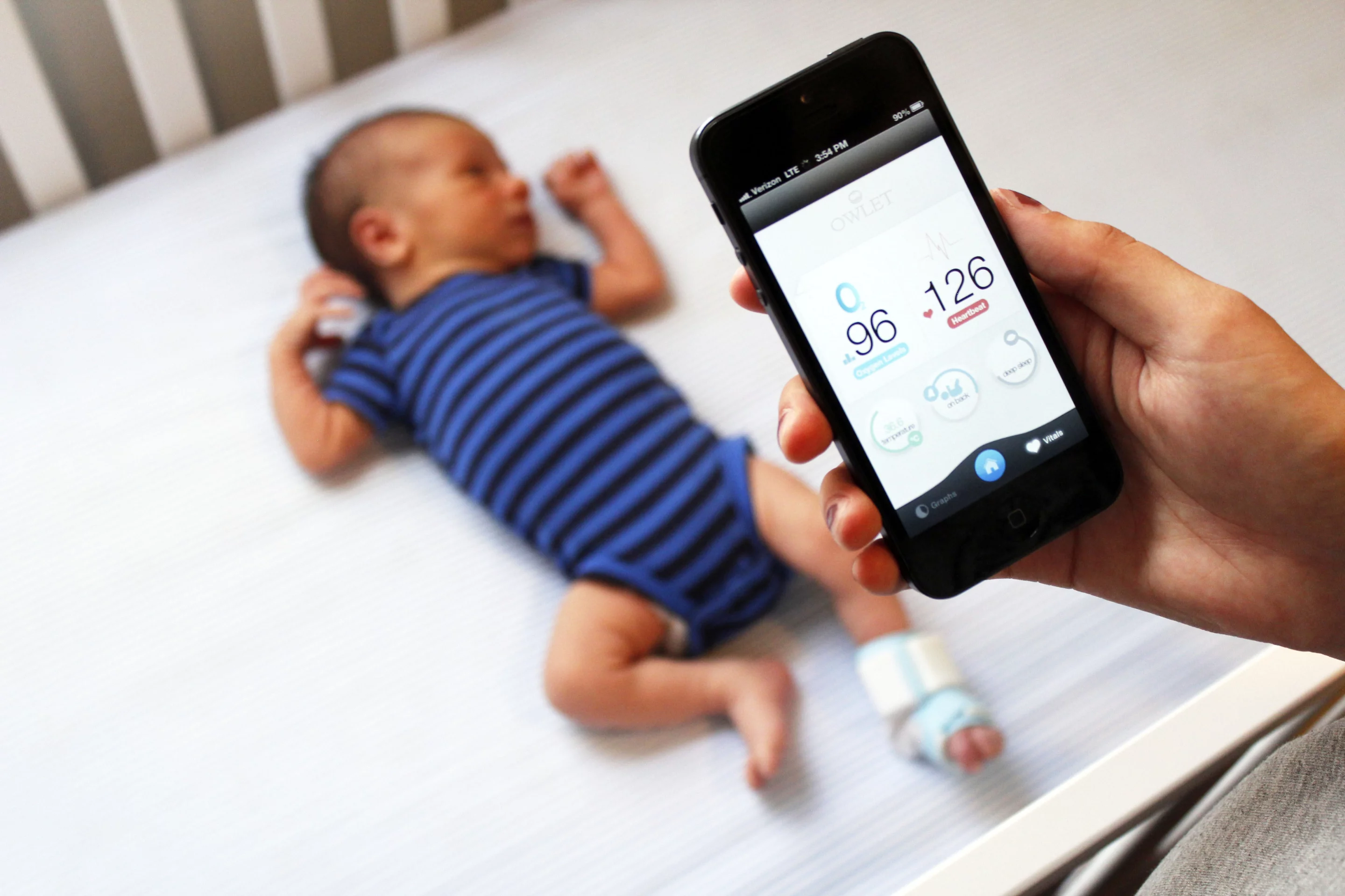 The smart sock transmits data to a smartphone (Photo: Owlet Baby Care)