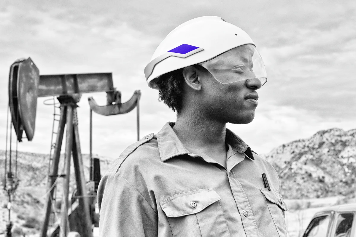 The DAQRI Smart Helmet aims to bring Google Glass-like functions to the work site