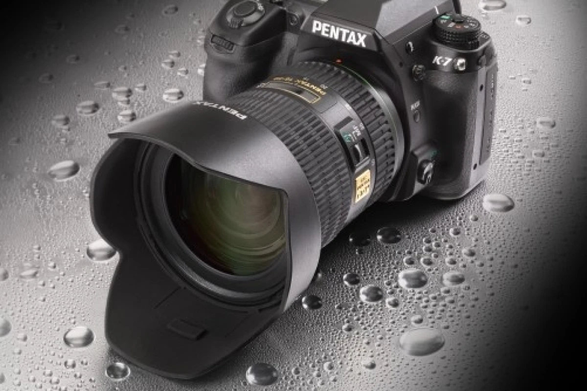 The Pentax K-7 with 16-50mm lens