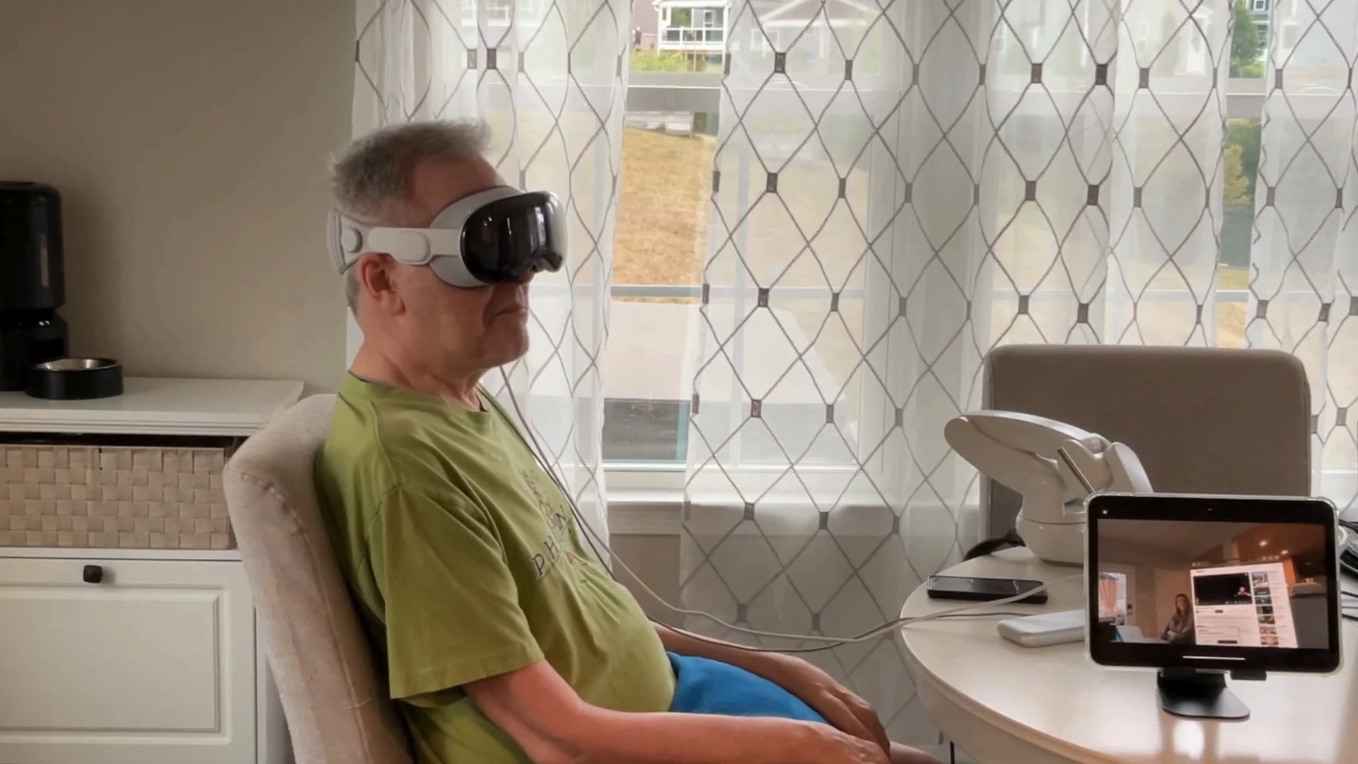 A 64-year-old patient with ALS has become the first person in the world to use Apple's Vision Pro AR/VR spatial computer via the Stentrode brain-computer interface
